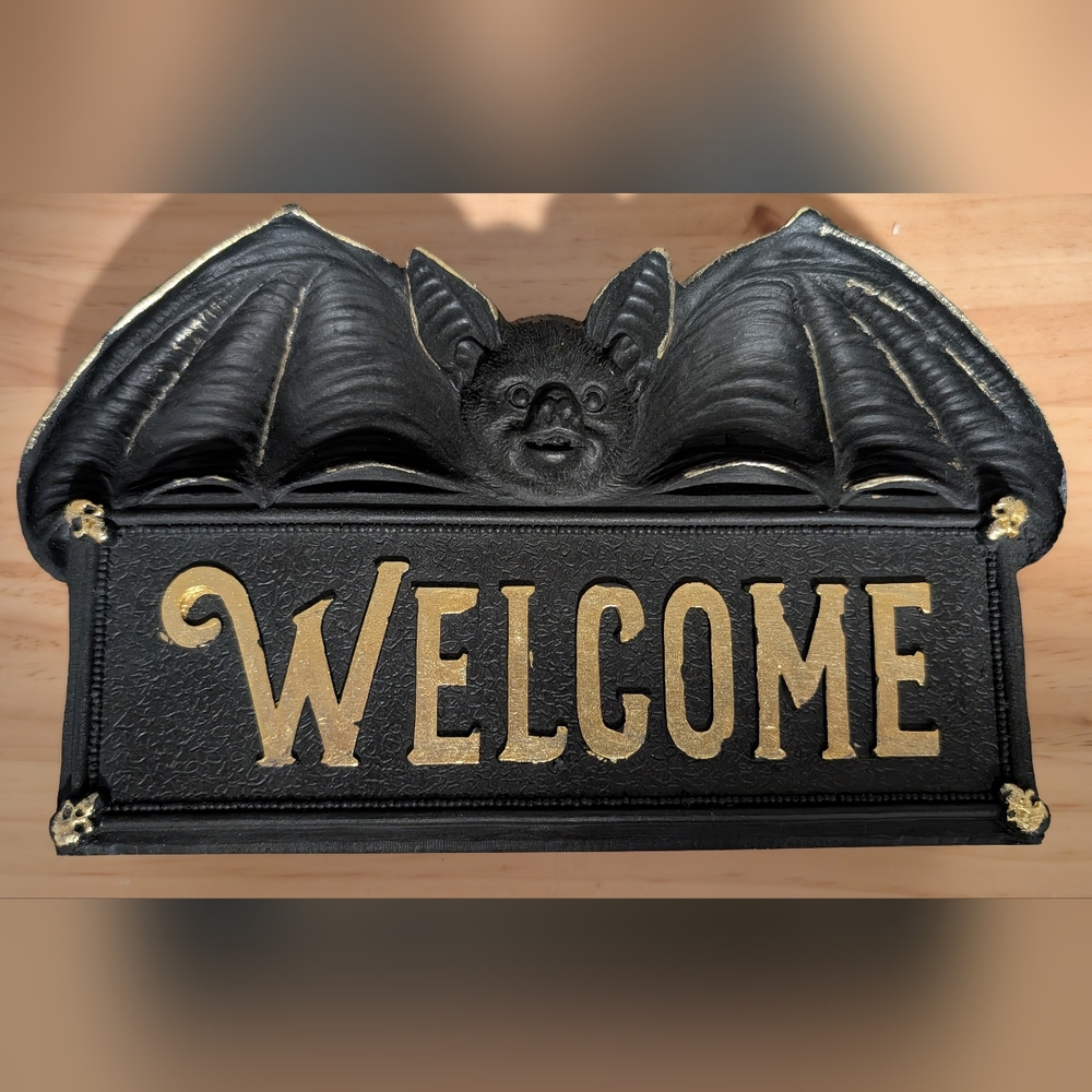 Ashland Welcome Bat Decor